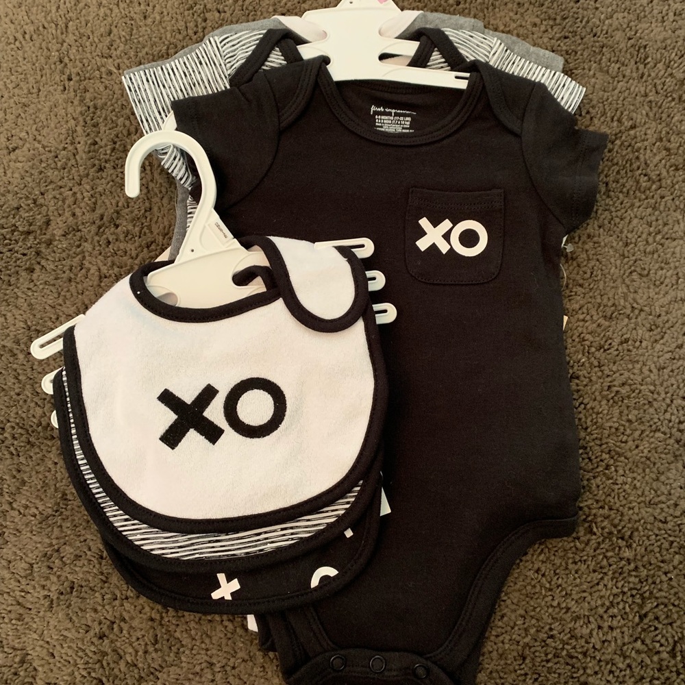 NWT 3 pack bodysuits and bibs
